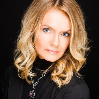 Avatar of Robyn Lacy