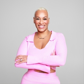 Avatar of Holly Ashley