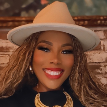 Avatar of Moya Heyward
