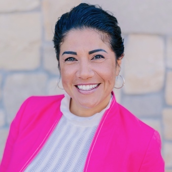 Avatar of Nina Lewis 