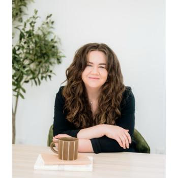 Avatar of Julia Lloyd