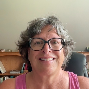 Avatar of Shelly Holt