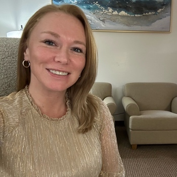 Avatar of Julie Warren 
