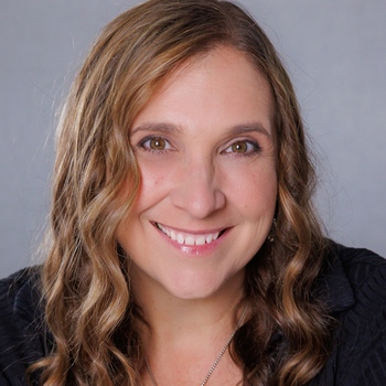 Avatar of Holly Casos