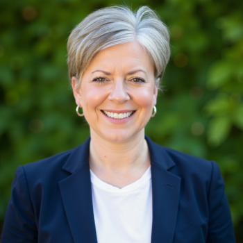 Avatar of Julie Landers