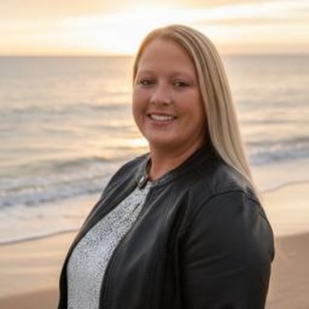 Avatar of Lesley Hewitt
