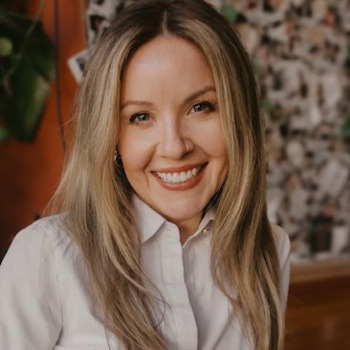Avatar of Cait Carr