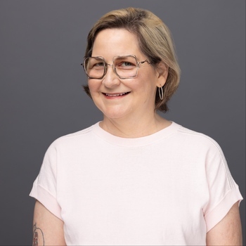 Avatar of Leslie Saunders