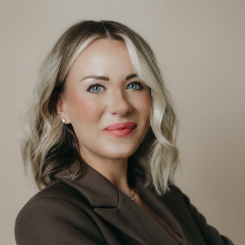 Avatar of Hannah Dixon