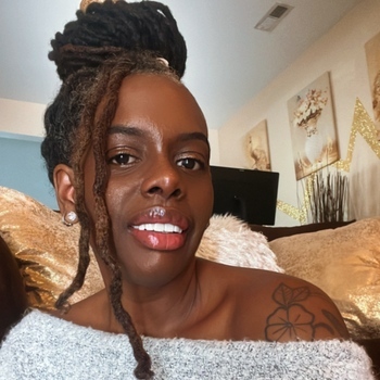 Avatar of Lena Queen