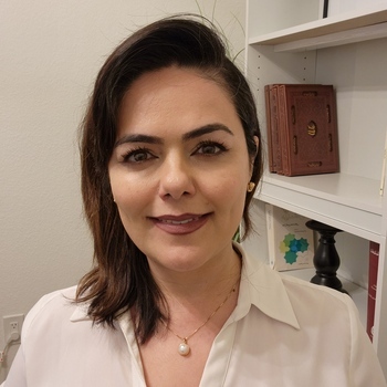 Avatar of Fara Izadi.